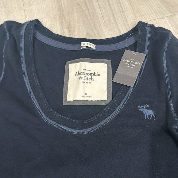 NWT! Size S Abercrombie & Fitch Vintage Navy Long Sleeve Tee - Picture 2 of 2